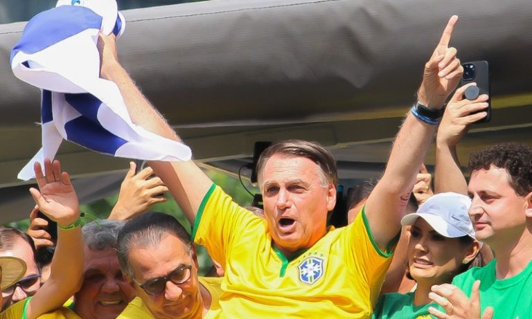 Bolsonaro diz que Musk assumiu briga pela liberdade no Brasil