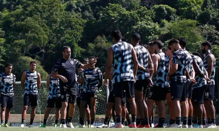 Botafogo recebe no Engenhão o Atlético-GO em busca da reabilitação no Brasileirão
