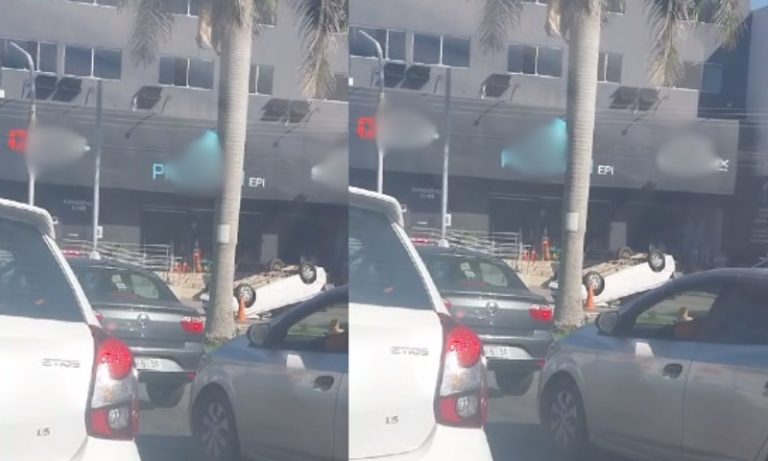 Carro capota na descida da Terceira Ponte em Vila Velha