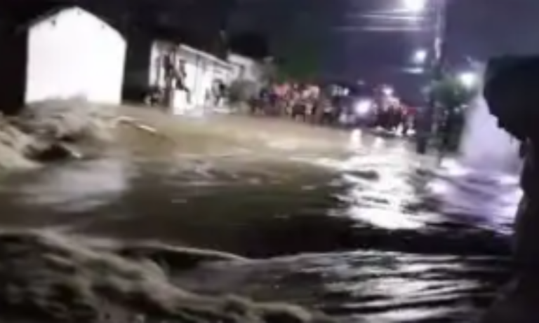 Carro submerso em Santa Cruz do Capibaribe: duas mulheres e um bebê morrem