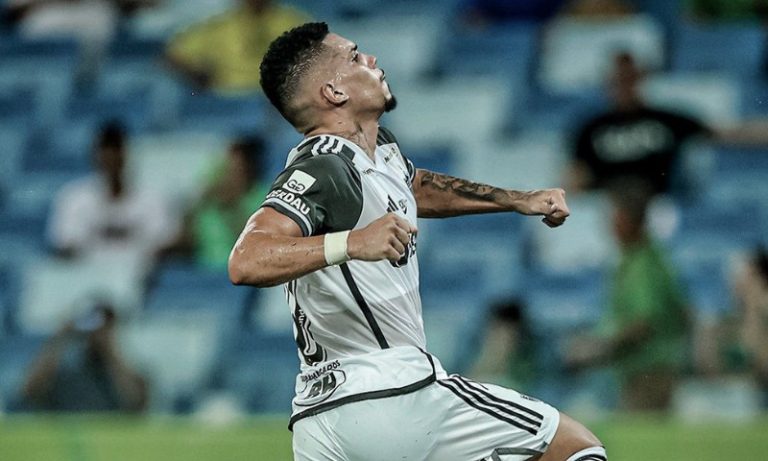 Com time misto, Atlético-MG bate Cuiabá e vira líder provisório do Brasileirão