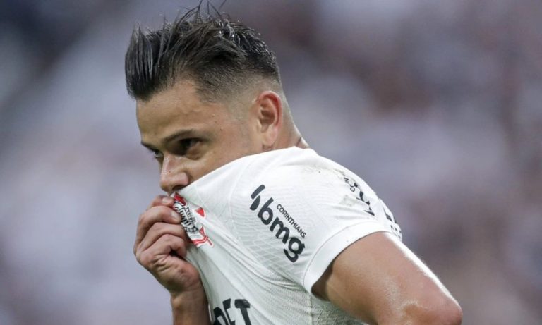 Corinthians atropela Nacional e vence a 1ª na Sul-Americana