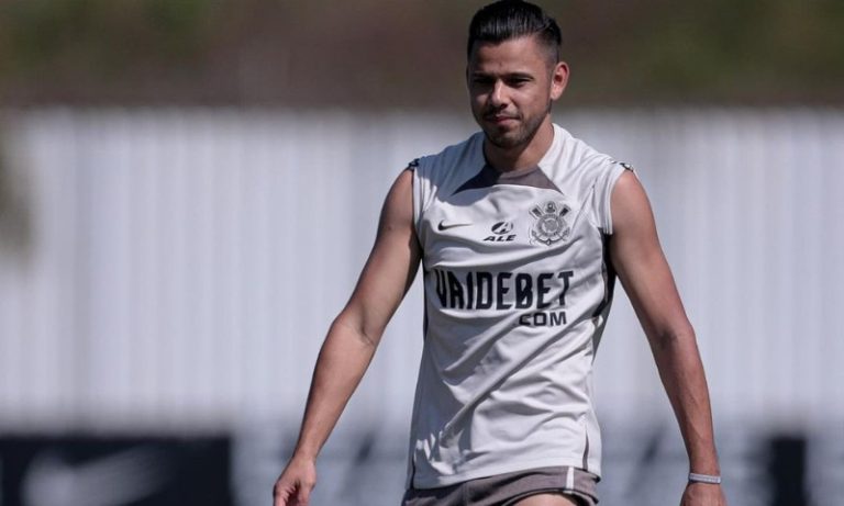 Corinthians volta à Arena em crise e tenta vencer Fluminense pelo Brasileirão