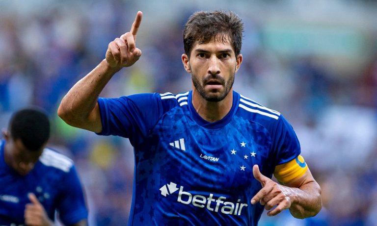 Cruzeiro aproveita erros do Botafogo e vence no Mineirão na estreia do Brasileirão