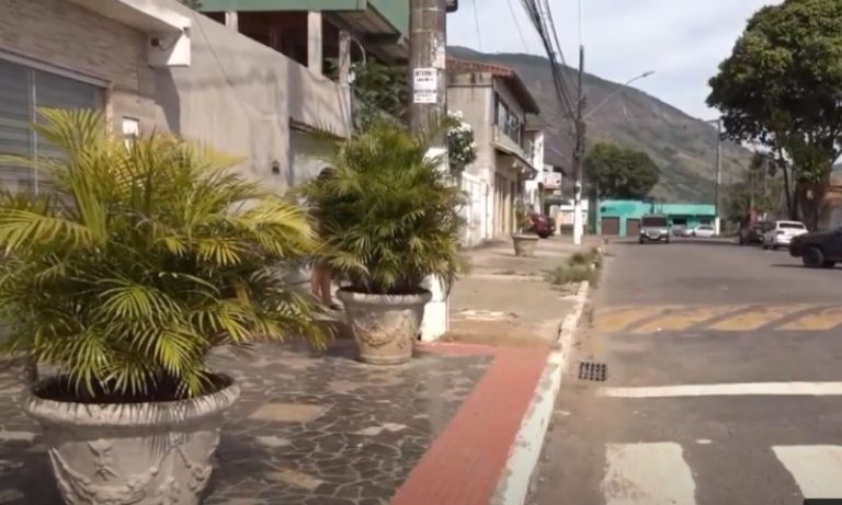Dona de casa é agredida na cabeça com barra de ferro na Serra