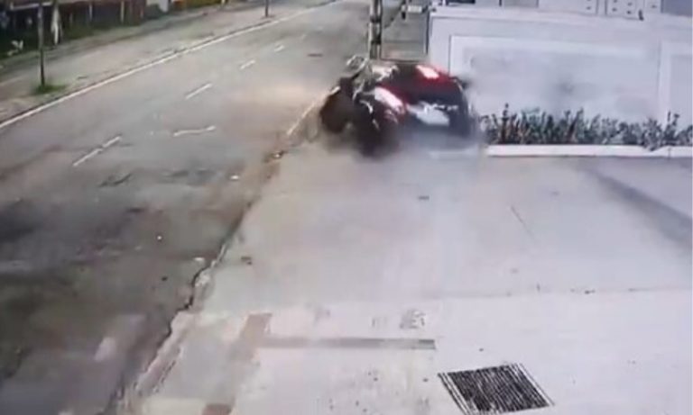 Duas jovens morrem após acidente de carro na Serra