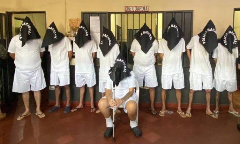 Em transferência recorde, Paraguai envia 25 presos do PCC e CV ao Brasil