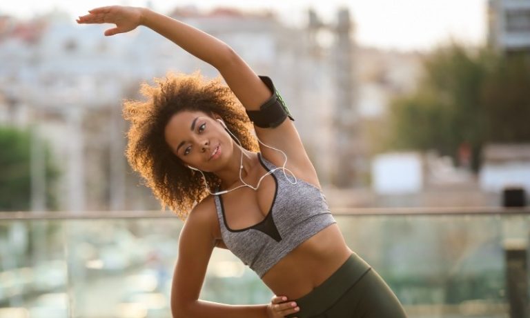 Entenda por que não é recomendado usar maquiagem para fazer exercício físico