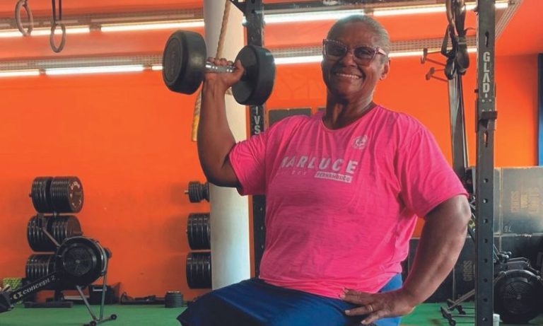 Evangélica e crossfiteira: Irmã Marluce treina de saia aos 61 anos