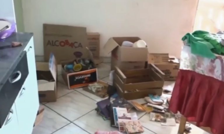 Família tem casa invadida em Cariacica