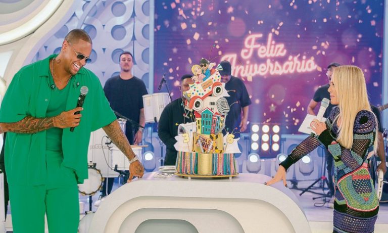 Festa de aniversário do Gigante no Programa da Eliana