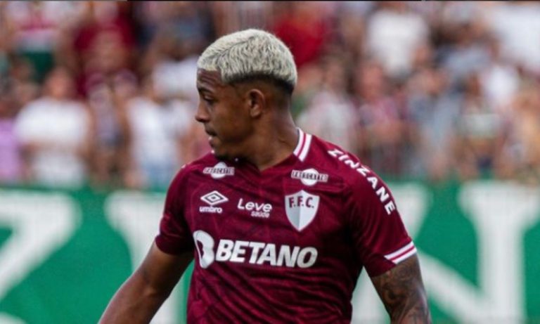 Fluminense afasta John Kennedy e mais três após ‘atos de indisciplina’