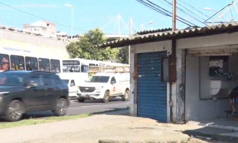 Homem é morto a facadas após desentendimento sobre celular em Vitória
