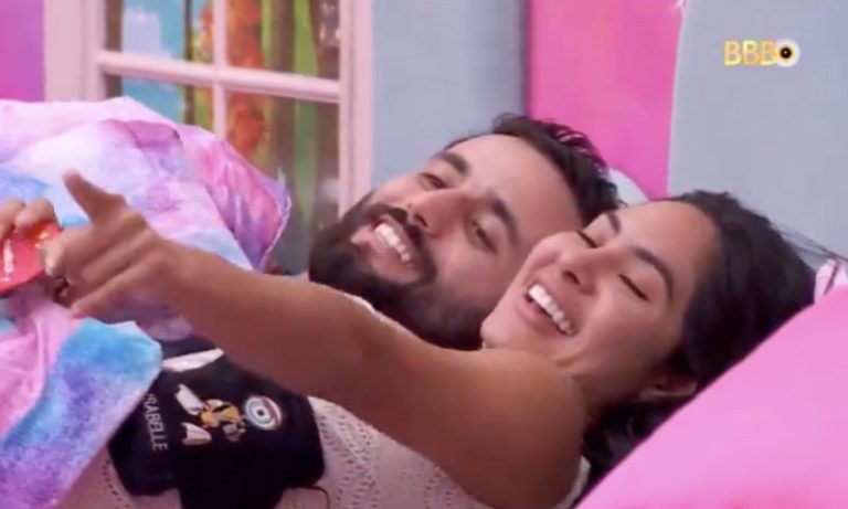 Isabelle e Matteus vão para debaixo do edredom no BBB 24, e Davi comemora