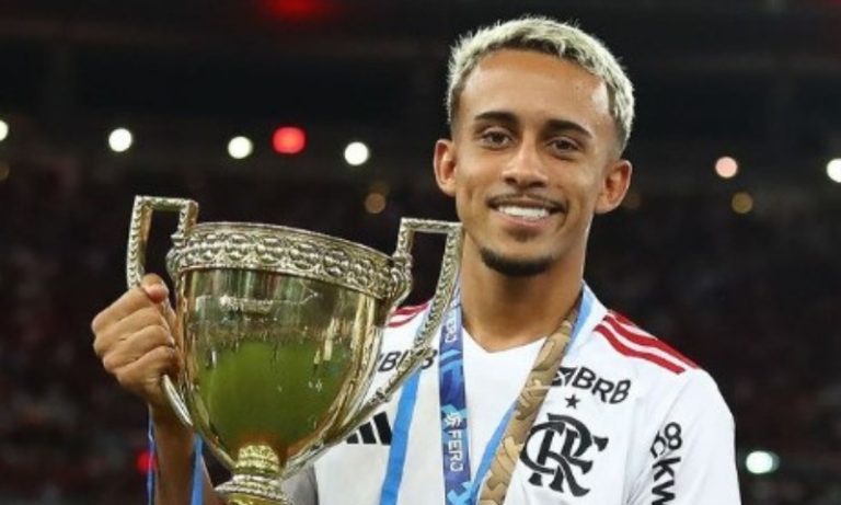 Jogador do Flamengo é roubado após título do Carioca: “Fuzil na minha cara”