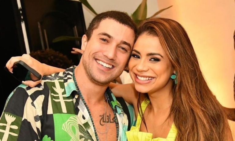 Lexa reclama de ataques nas redes após anunciar noivado com ator