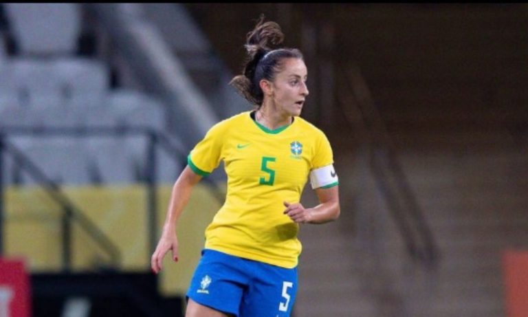 Luana, meio-campista da seleção brasileira, anuncia diagnóstico de câncer