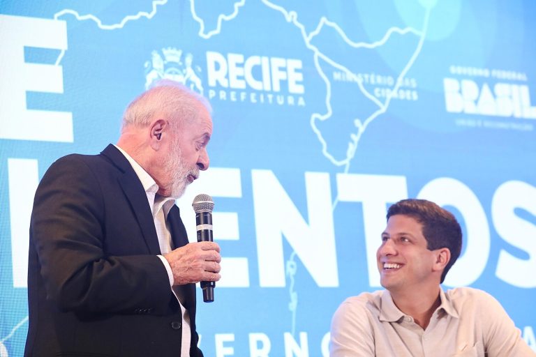 Lula e João Campos assinam Ordem de Serviço de obras em encostas