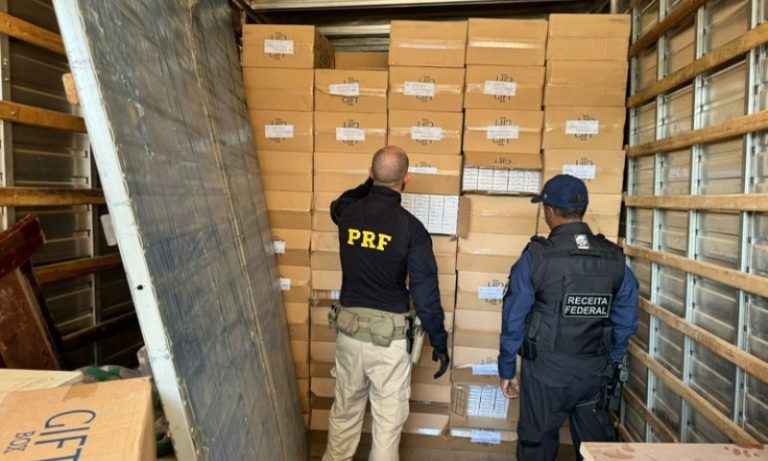 Mais de 1 milhão de cigarros são apreendidos em fundo falso de caminhão no ES