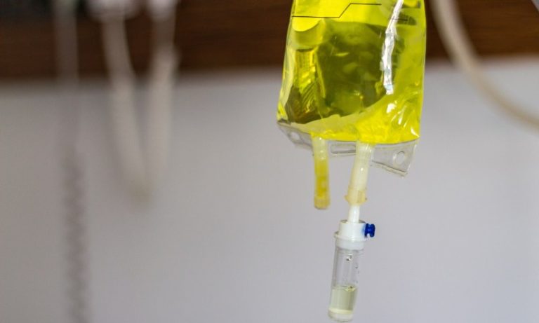 Médicos condenam “soro da beleza” que virou moda