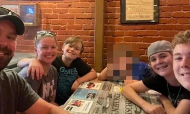 Menino de 10 anos acorda e encontra pais e irmãos mortos em casa nos EUA