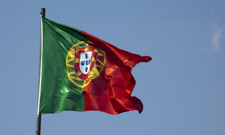 Milhares de brasileiros ganham direito à cidadania portuguesa