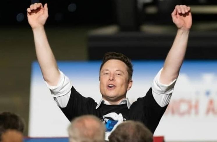 Moraes deve ‘renunciar ou sofrer um impeachment’ por trair a Constituição, diz Musk