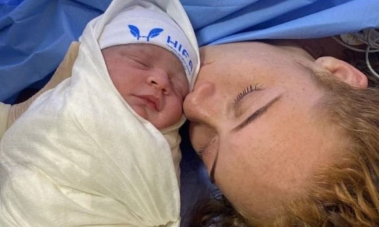 Nasce bebê de grávida que usou geladeira para escapar da enchente em Mimoso do Sul