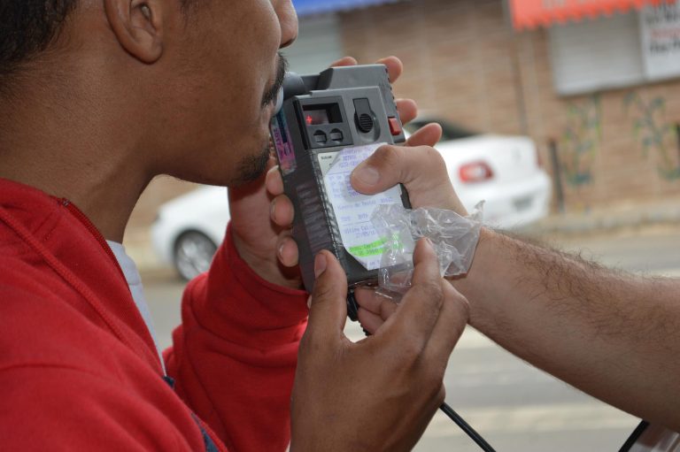 No ES, 2.386 motoristas foram multados por se recusar a fazer bafômetro neste ano