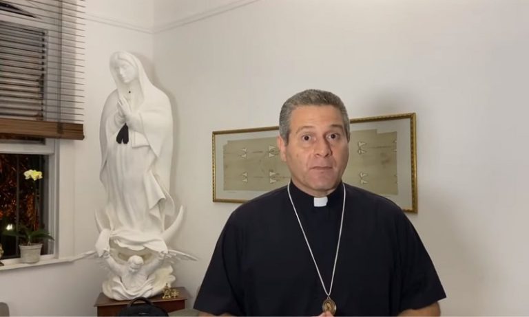 Padre detido por importunação sexual vai para prisão domiciliar