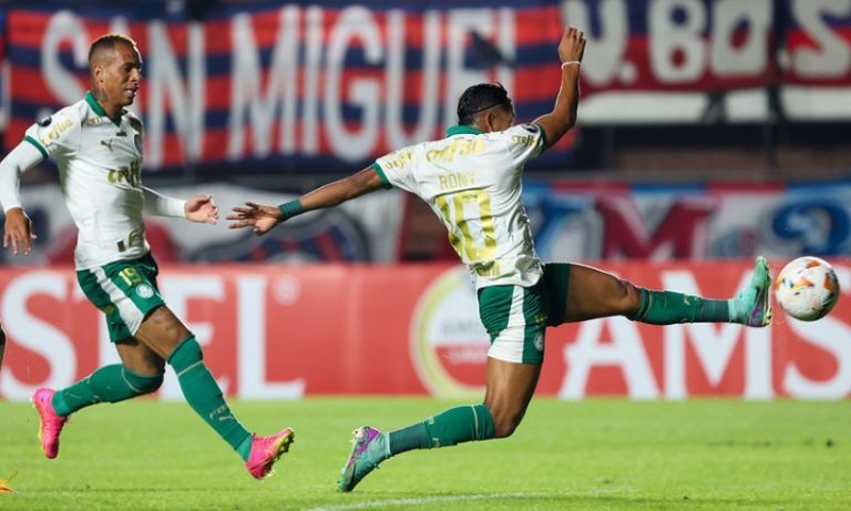 Palmeiras faz jogo preguiçoso, mas arranca empate com San Lorenzo na Libertadores