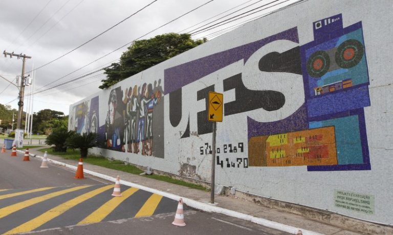 Professores anunciam greve em universidades federais a partir de segunda