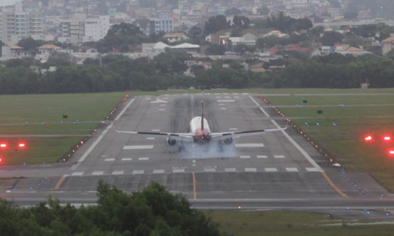 Programa do Governo promete passagens aéreas a R$ 200 para 100 mil no ES