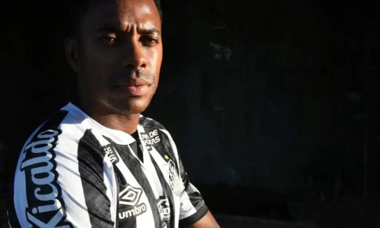 Robinho é liberado para futebol, aulas e demais atividades na cadeia