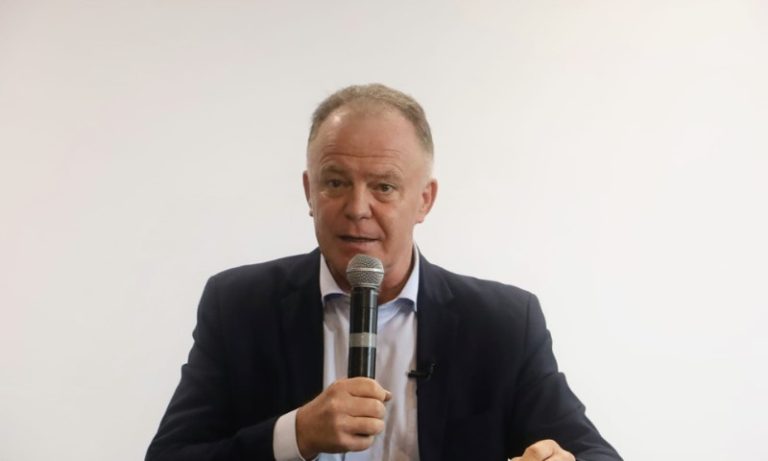 Saída da base está próxima?