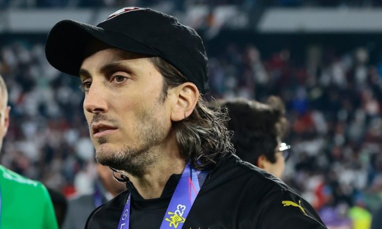 Zubeldía é apresentado no São Paulo e fala em resgate do clube