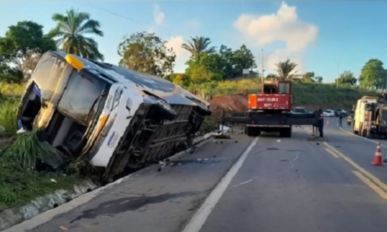 Sobe para nove total de mortos em acidente com ônibus na Bahia