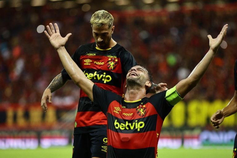 Sport vence segundo jogo seguido e se garante entre os líderes da Segundona