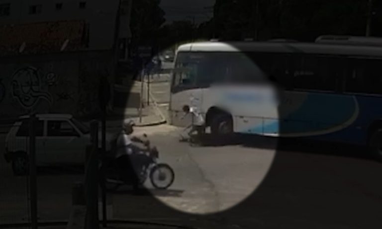 VÍDEO | Ciclista é atropelado por ônibus no Norte do ES
