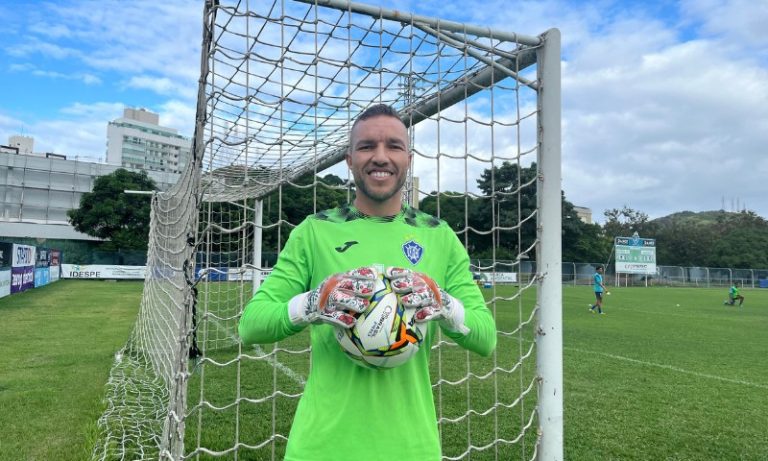 Vitória anuncia contratação do goleiro Luís Carlos para a disputa da Copa ES