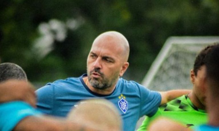 Vitória renova com treinador Rafael Jaques