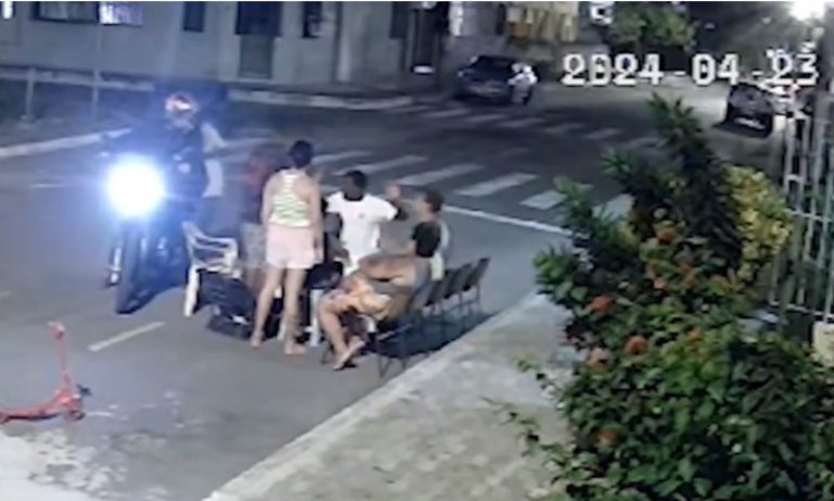 Vizinhos são assaltados a mão armada enquanto jogavam dominó em Vila Velha