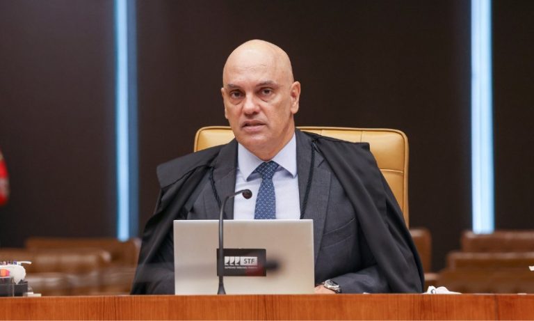 Moraes concede liberdade a ex-assessor de Bolsonaro investigado em trama golpista