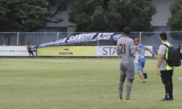 Árbitro de Vitória x Desportiva aponta que confusão começou com a torcida grená