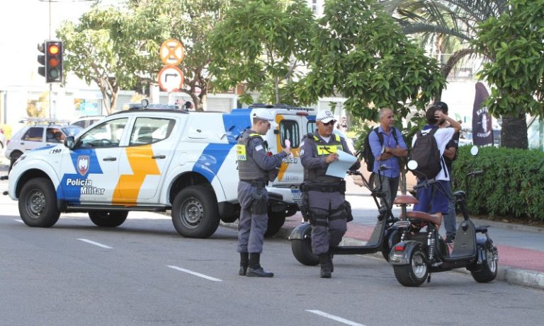 Blitz da polícia apreende motos elétricas em Vitória