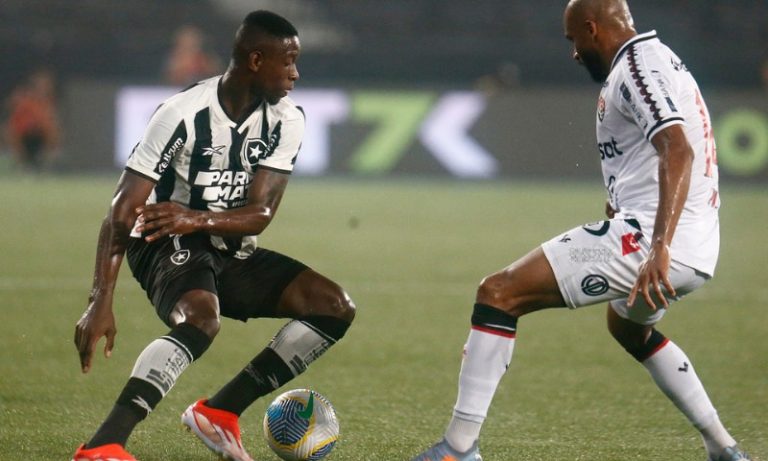 Botafogo bate o Vitória em casa e sai na frente na Copa do Brasil