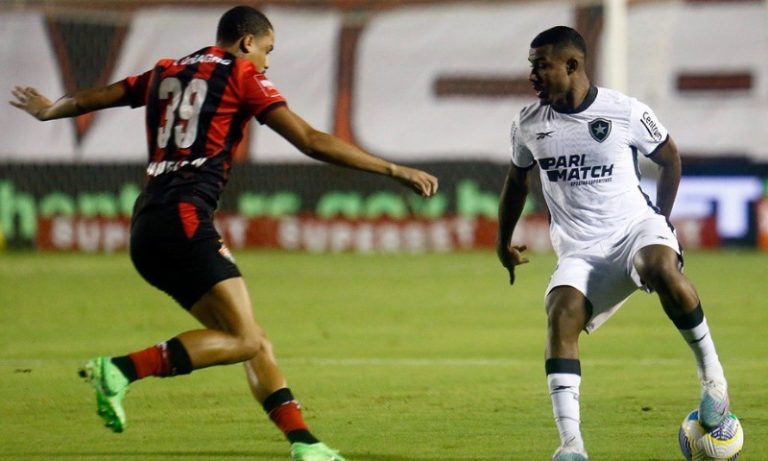 Botafogo bate o Vitória em estreia de Carpini e se classifica na Copa do Brasil
