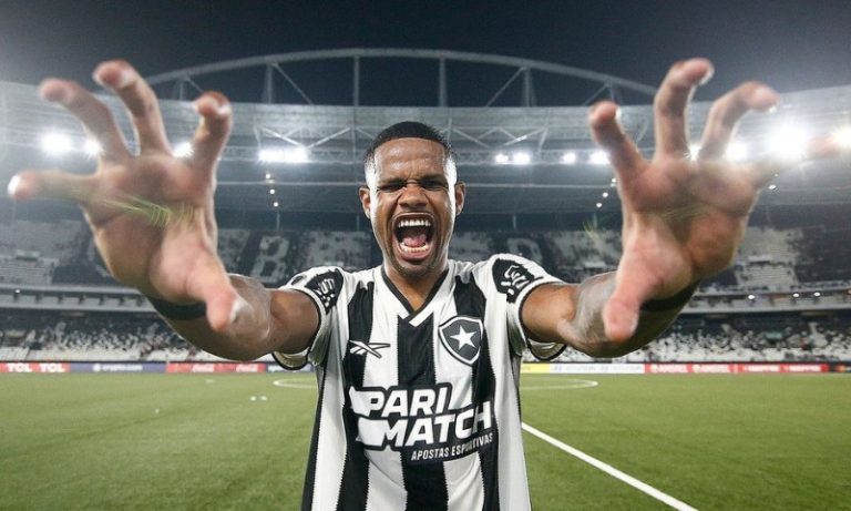 Botafogo supera LDU e define futuro na Libertadores fora de casa