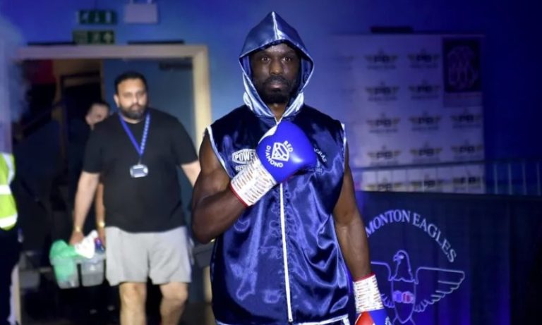 Boxeador britânico de 29 anos morre no ringue durante primeira luta oficial