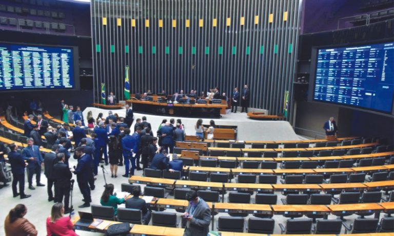 Comissão do Meio Ambiente aprova projeto que cria delegacias para proteção animal